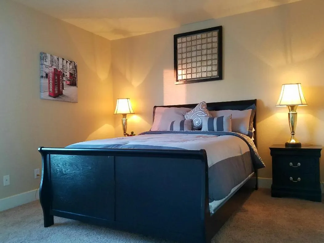 Lovely Condo! Walking Distance To The Strip With Pool And Spa Las Vegas Apartment